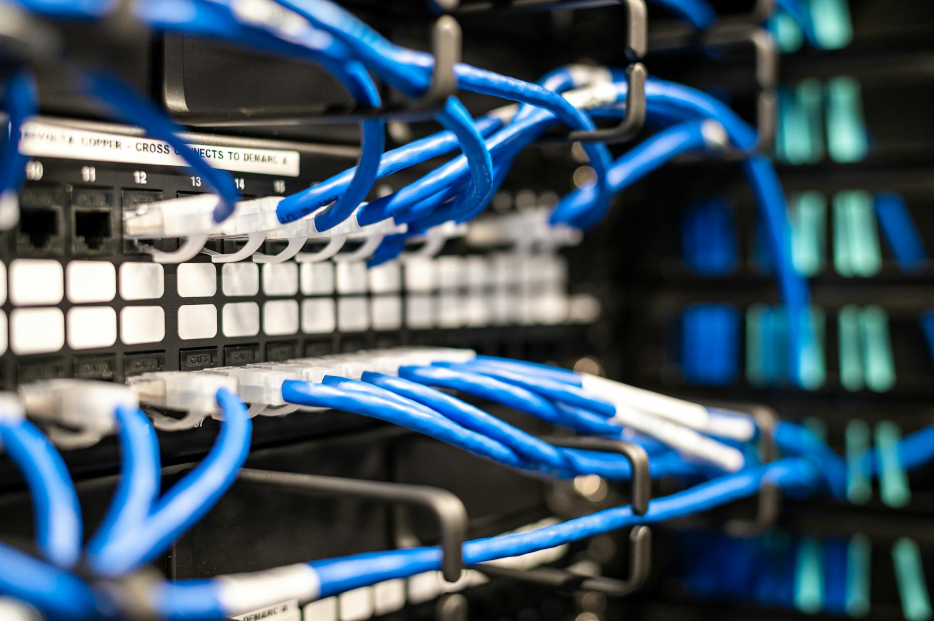 VPN Split Tunneling: Security Benefits, Risks, and When to Avoid It